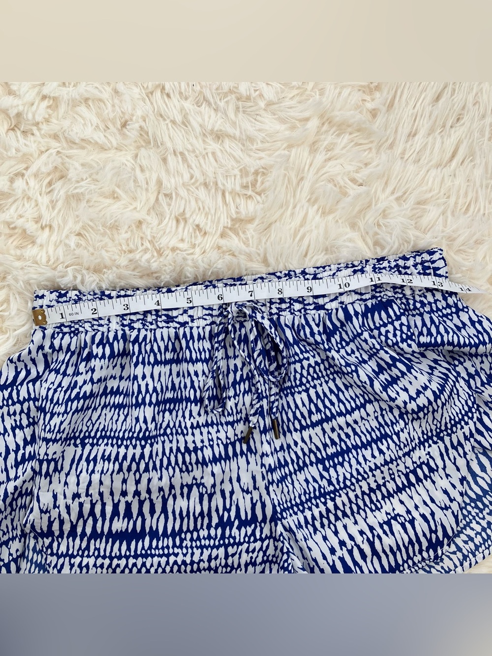 H&M Women’s Patterned Shorts - Picture 7 of 9